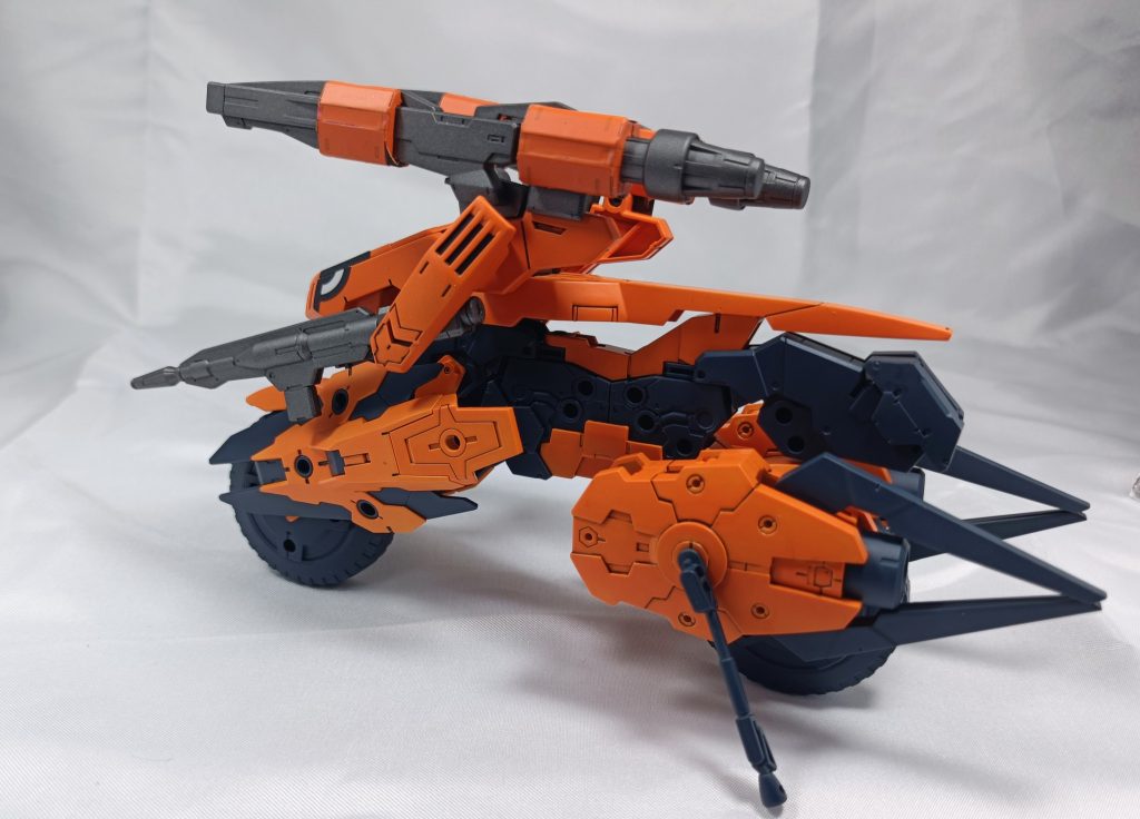 30MMのキャノンバイクと一商品(なんだったけな…)で組んだゴテゴテバイクに、フラウロスのバックパックを乗せてます。