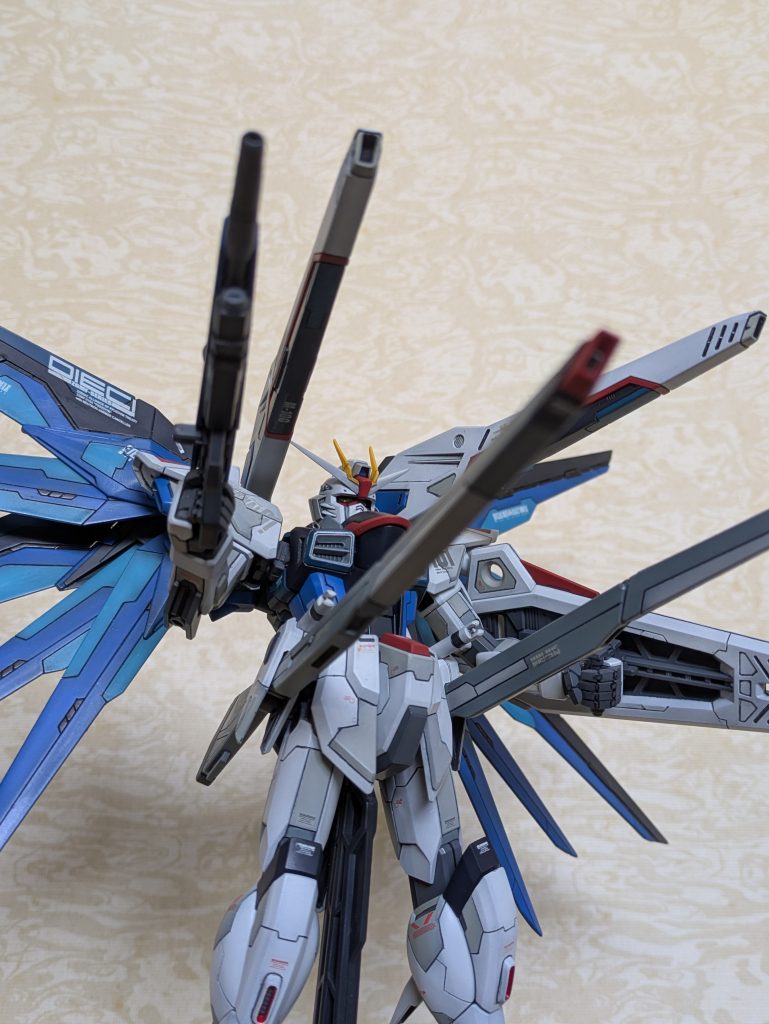 この写真の撮影時、腰の砲塔の砲身を折ってしまいました（涙）取り敢えず瞬着で固定して撮影しました（汗）閲覧ありがとうございました。