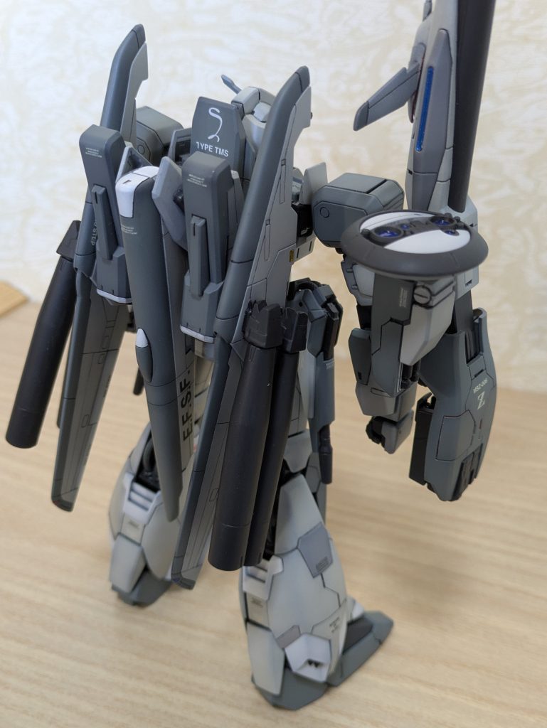 あっ、ζのデカールが上下逆だった。あと、足のボディの後ハメ加工は大変でした。