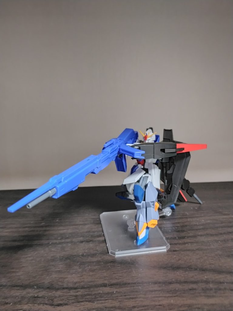 ハイパーメガランチャーZガンダムのものよりも威力が1.5倍高い。こちらもビーム刃を発生させることができる。