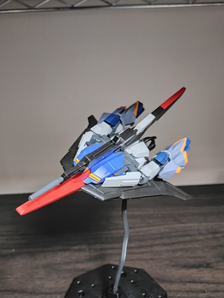 ウェイブライダー形態Zガンダムと同じようにウェイブライダー形態に変形できる。MS形態ではできない高速移動が可能となる。