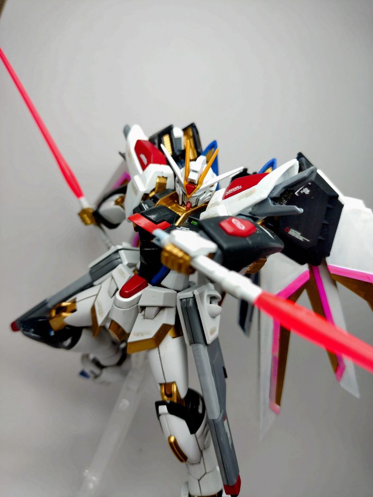 ビームサーベル二刀流ビーム部を蛍光ピンクで追加塗装。