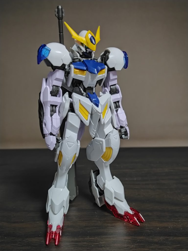 ガンダムリベザル(第二形態)第一形態から装甲、武装が一部変更された。使用している装甲などは古いため、防御力等が低下している。