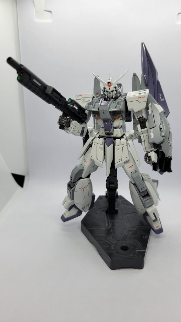 ムウさんカラーを意識してサブカラーを紫色にすることを決め最終的にZ3号機を意識した配色にしました