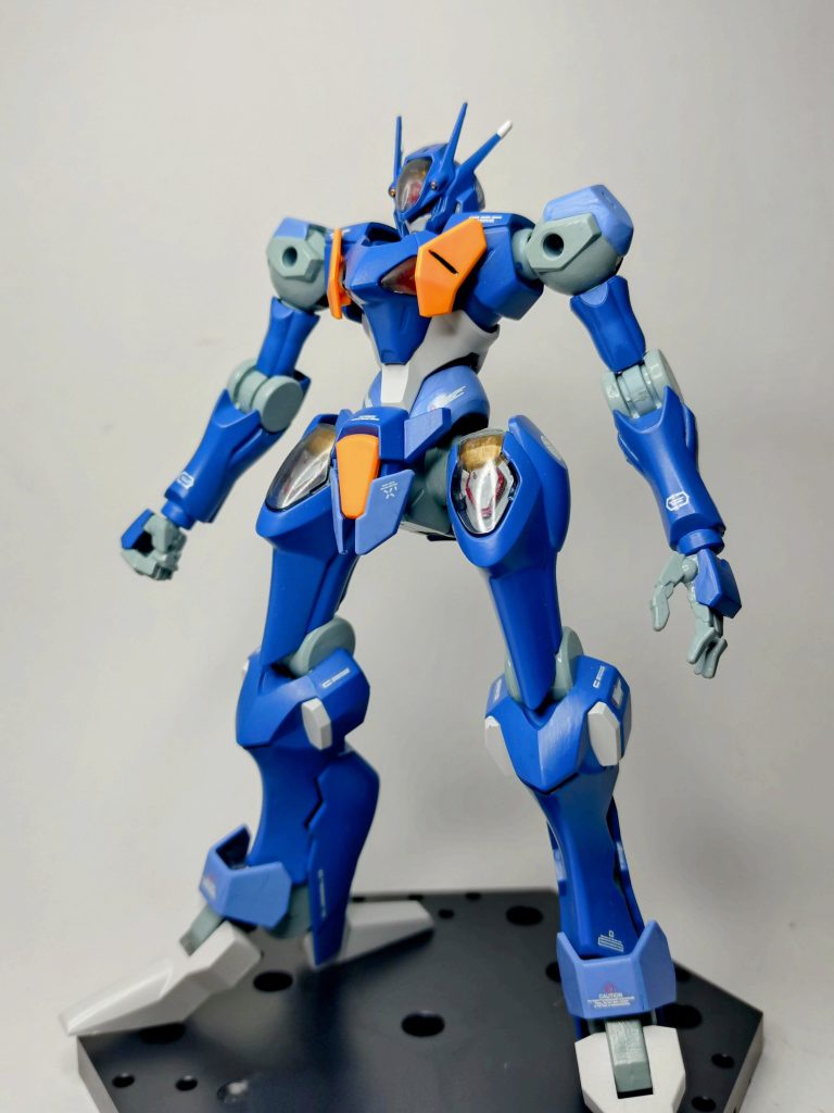 正面（ブラストブースターなし）これまた見にくいですが各部のシェルユニットは付属シールを使わず、シルバーとメタリックレッドで塗装してます。