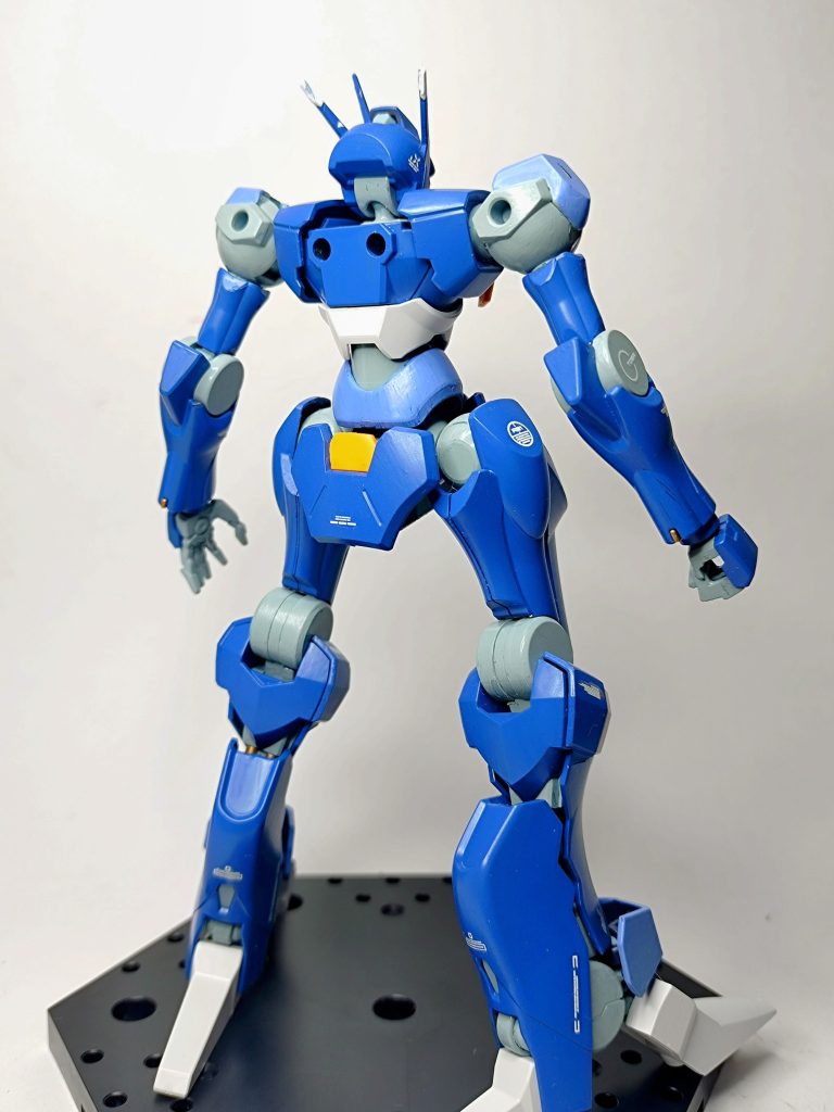 背面（ブラストブースターなし）とんでもなく良いプロポーションなので某ヒト型決戦兵器っぽさがあります。ふくらはぎ内部の動力パイプもカンタンに塗り分けました。