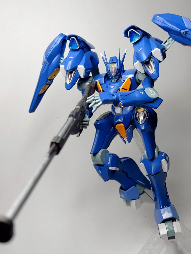 ビームアルケビュース全体をガンメタル、バレル部分をシルバーにしてます。丸モールドはゴールドでアクセントに。エネルギーパックぽいところはラピーテープを貼ってます。