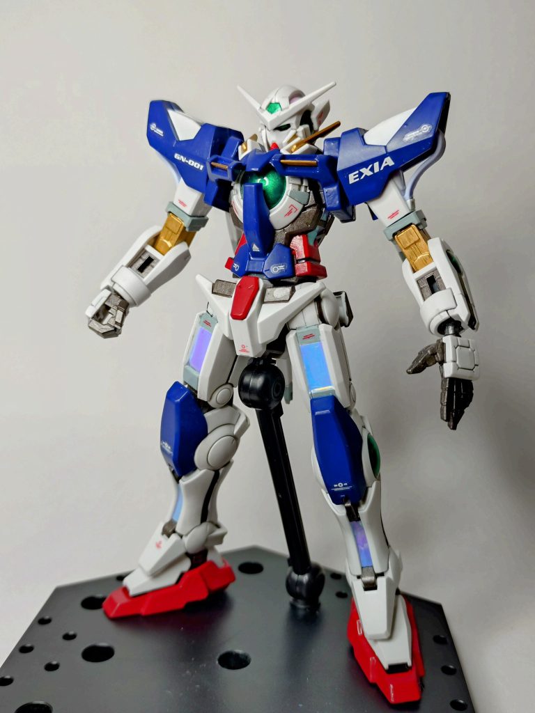 正面(武装なし)他の方の作例を参考にゴールドの差し色を入れてます。これに合わせて、レッドもあずき色にトーンを落としました。