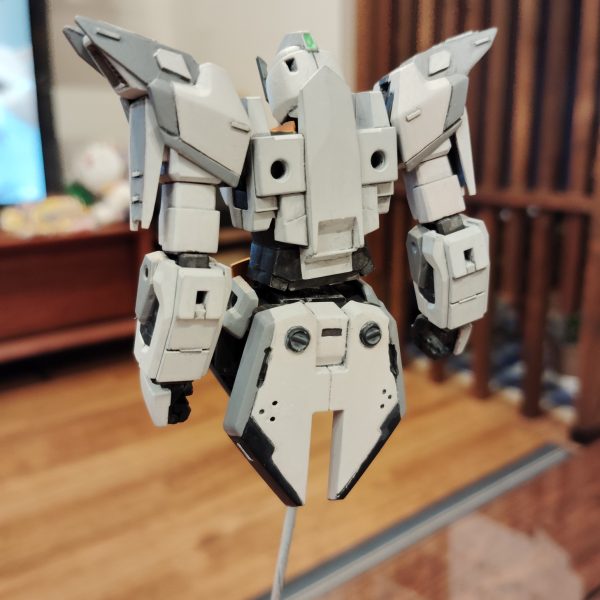 閲覧ありがとうございます！先日のデルタガンダムの続きです！さて、突然ですが、Hアイズのモノアイって結構使うけど、ツインアイの方ってあまりがちではないでしょうか？今回はだいぶあまっているツインアイを入れてみました少し大きいかもしれませんが、形がよくノー改造でいけます塗装の粗の方が目立ちますが、どうかご容赦をこれより脚部の塗装に入ります今日はここまでです（4枚目）