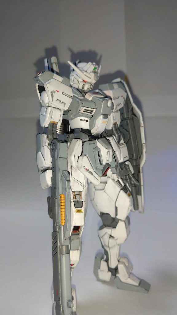 橫から。目とセンサー類は蛍光色。 