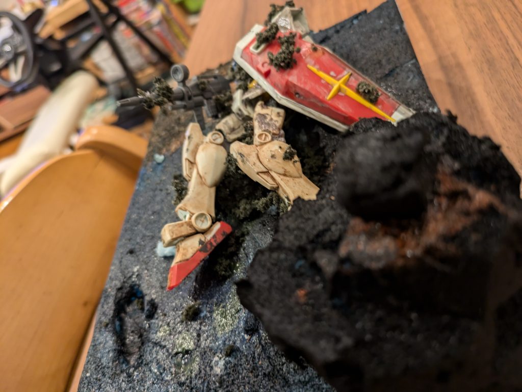 シャアにやられたという世界線で倒されれてから何年も経ったというイメージで