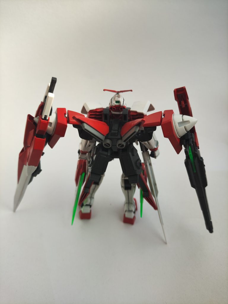 背部。GNドライヴはアストレイのフライトユニットに接続しています。