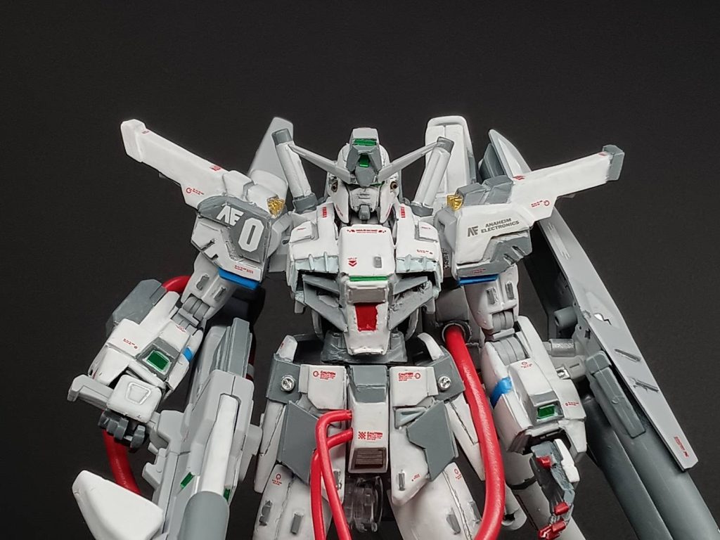 以下ストーリーです。頑張って考えました。是非読んでみてください。 機動戦士ガンダムシルエットフォーミュラ91’if〜雪辱の龍〜■■■プロローグ宇宙世紀0130年ーサナリィに独占市場を奪われたアナハイム・エレクトロニクス社（AE）は、試作実験機シルエットガンダム（RXF-91）をロールアウトさせた。しかし、F91の性能に匹敵していたもののあくまで模倣に過ぎず、AE社の立場は依然として劣勢にあった。次期主力MS開発メーカーの座を取り戻すためには、すべての性能面でサナリィを凌駕し、それを連邦にアピールする必要があった。これが、「シークレットフォーミュラ計画」の始まりである―。AE社は再起をかけて試作0号機「ガンダムドライグ（RXF-91改II）」を開発。この機体にはシルエットガンダムをベースにネオ・サイコミュ・システムによる一部補助制御を備えた実験的な機体だが、システムの不安定さから実戦投入にはまだまだ調整が必要だった。また新型試作専用兵装「G-B.R.D.」が搭載されており、過去の雪辱を果たすべく、「ドライグ（龍）」と名付けられた。 