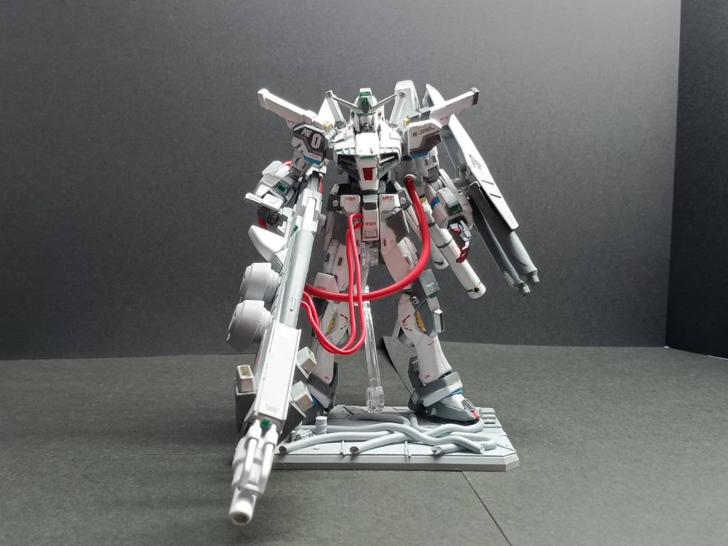 F91をベースにシルエットガンダムを作る！を目標に頑張ってきましたが、途中からそのままのものを作成することに面白みを感じなくなり、自分なりの解釈でif設定で作成しました。オイラの中で間違いなく過去一の集大成であり、最高傑作です。これも、いつも相手してくれるGUNSTA仲間の素晴らしい技術を盗み、質問にも丁寧に答えてもらい、励ましてもらってここまでこれました。また今回写真撮影を息子キッドが快く手伝ってくれました。みんなありがとう。