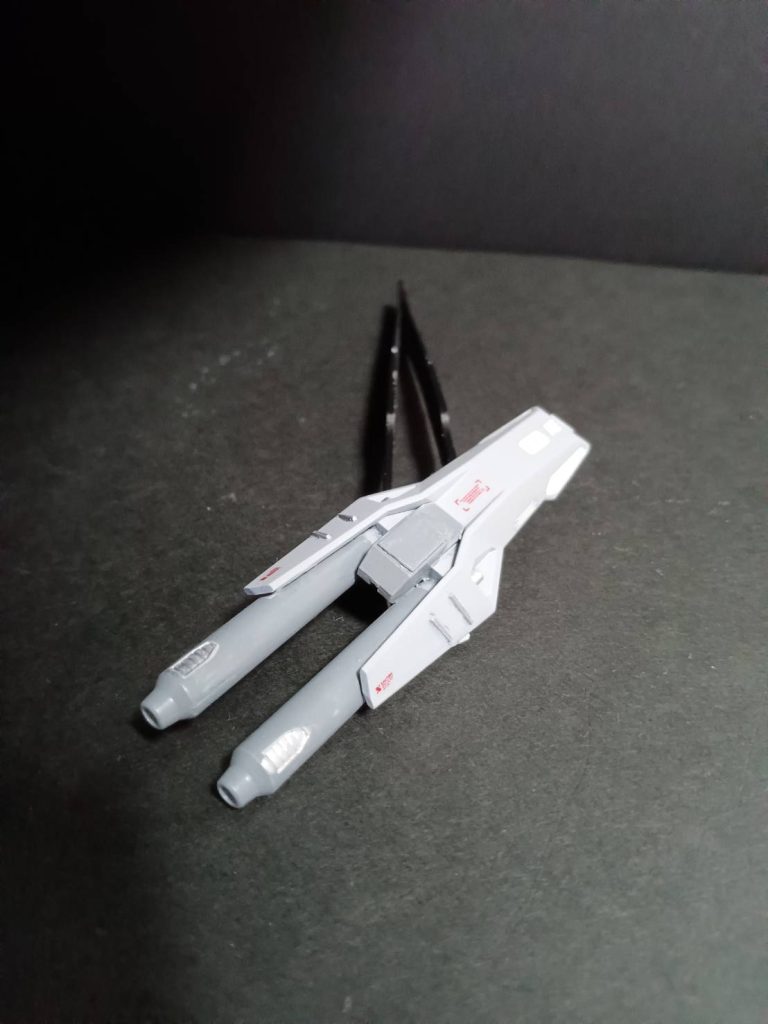 ■■■登場人物レイ・ホークウッド　地球連邦軍からAE社に派遣されたエースパイロットで、ガンダムドライグの初動テストの任務を担う。MS操縦技術が高い実力者。クラリッサ・シュタインベルク　AE社の技術者で、ドライグの開発およびG-B.R.D.試作型の設計に関わる。レイと密な連携を取り、ドライグのシステム安定化に努める知的で冷静な女性。仲間たちからはクラリーと愛称で呼ばれている。ハンス・ネオ・ハルトマン　レイの同僚でテストパイロット。模擬戦に参加し、ハーディガンに搭乗してレイのドライグとの対戦相手を務める。明るく装うが実は身長派な一面もある。ガンマッド　クロスボーン・バンガードの部隊「デス・ガンズ」を指揮する冷酷な戦士。今回のAE社施設襲撃の任務を指揮し、新技術奪取を企てる。ベルガ・バルスに搭乗。