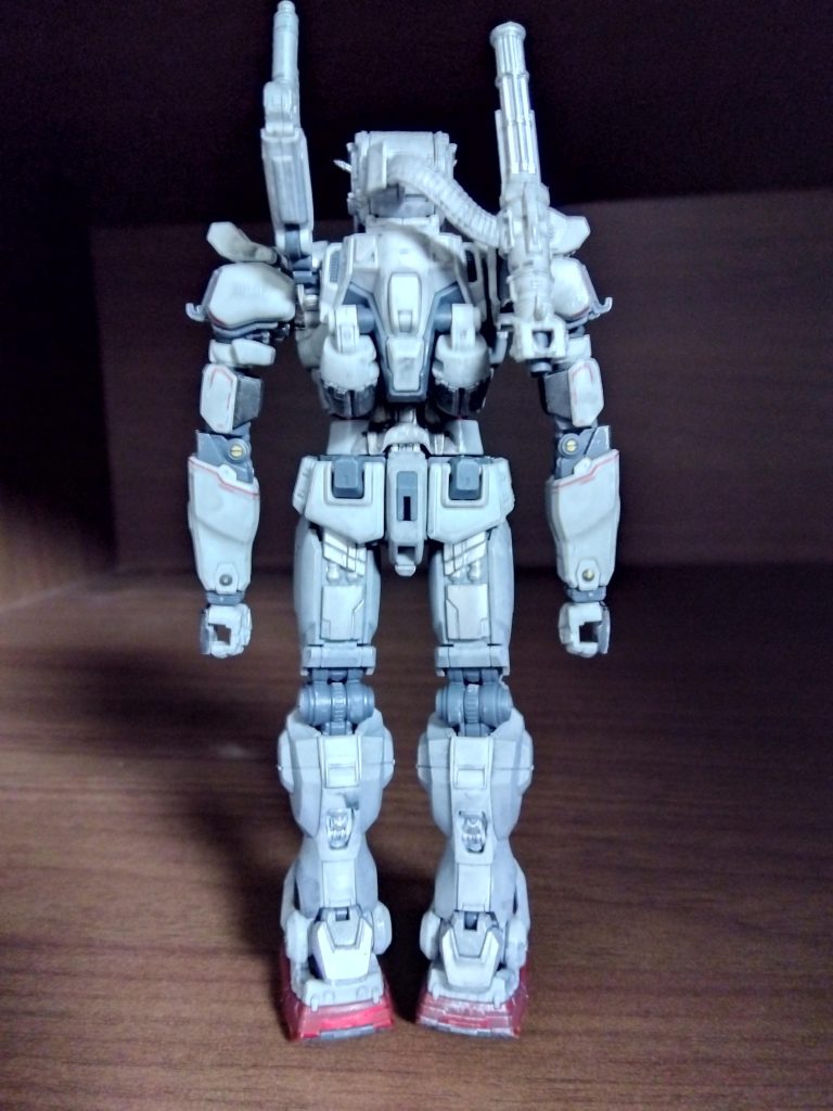 新規造形のガンダムということで、いままでのHGとは組立構造もまったく違う物になっていました。