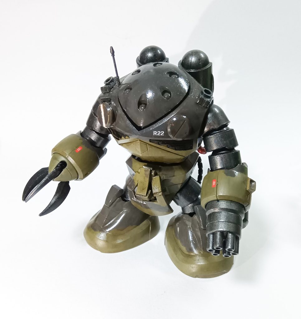 肩アーマーを取り外した姿。