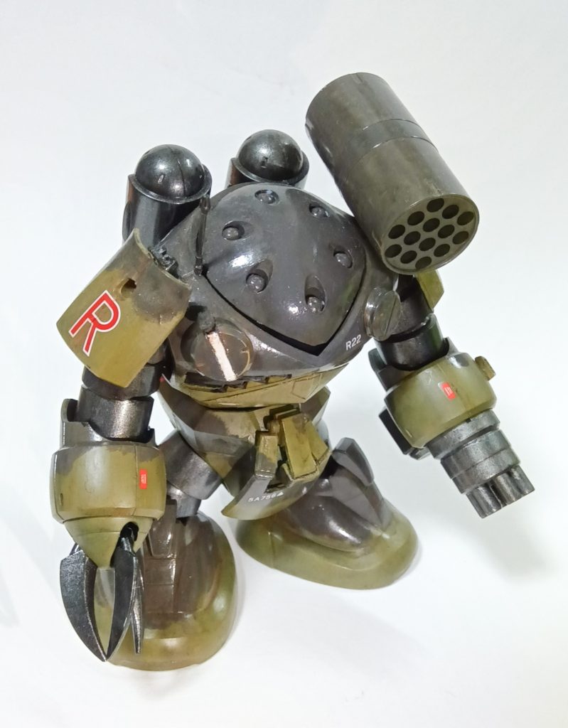 ズゴックを短足にして片腕をガドリングガンに変更。追加でロケットポッドも搭載。