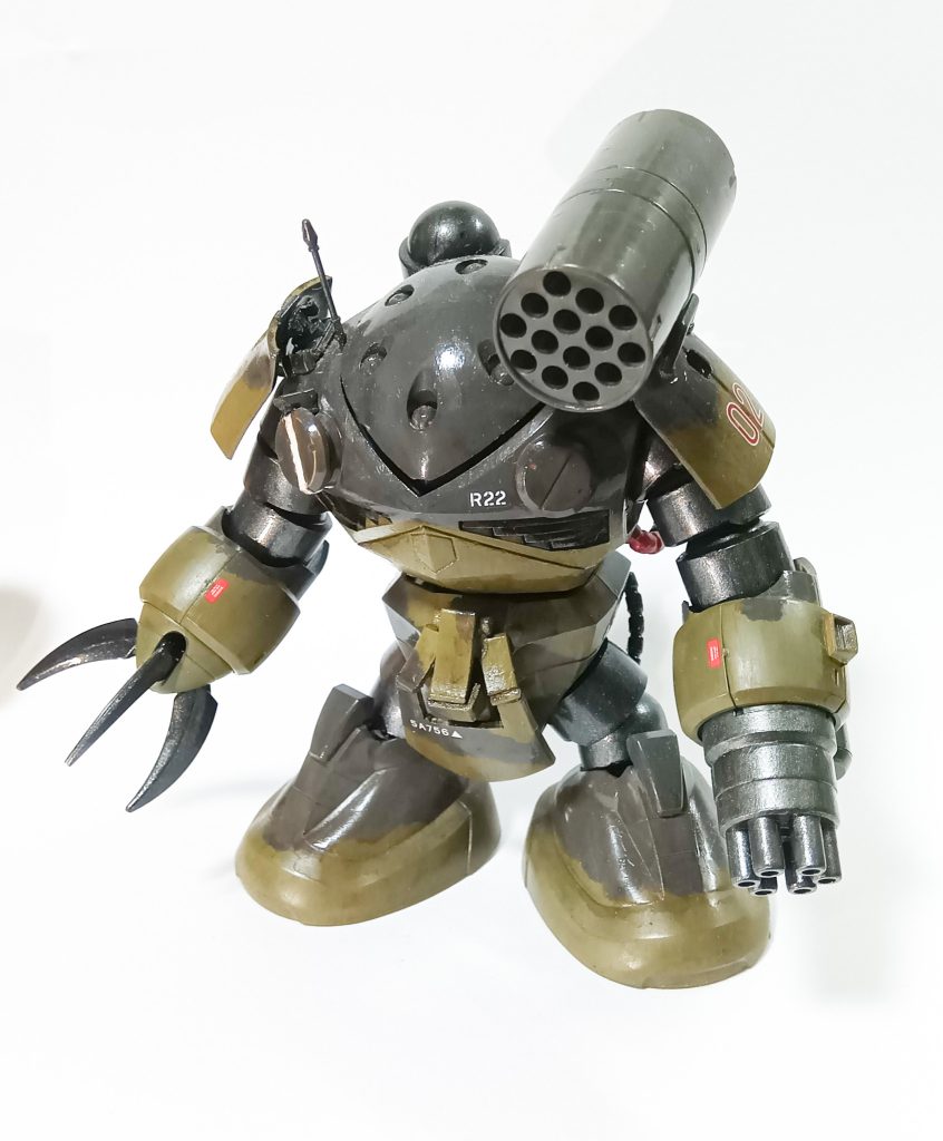 ザクのパーツも追加装甲として流用。