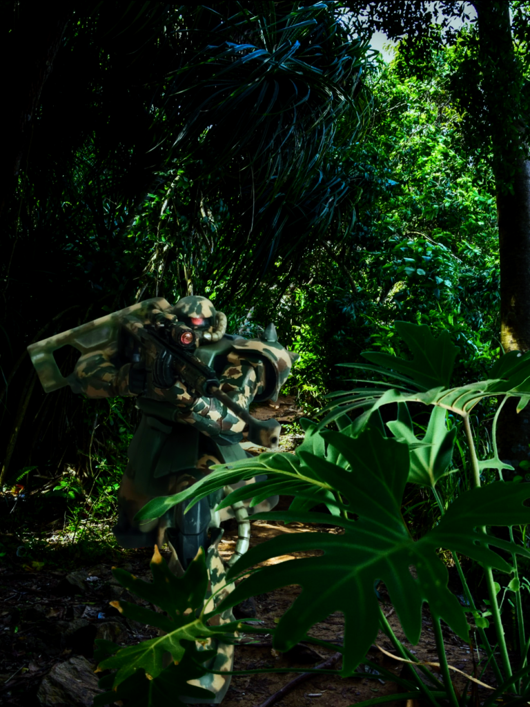 意外に溶け込んでいてビックリ(zaku-kao4)