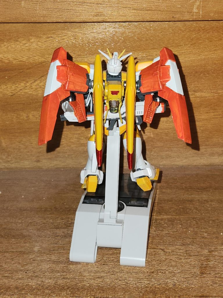 バックビュー。筆ムラがひどい。