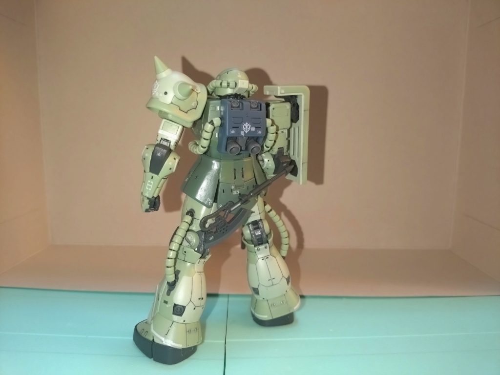 取り敢えず墨入れと付属デカール貼りを行い、トップコート吹いて終わりです。しかしトップコート吹きすぎたのか匂いが凄いですねこれ。まあカッコいいのでオッケーです笑顔