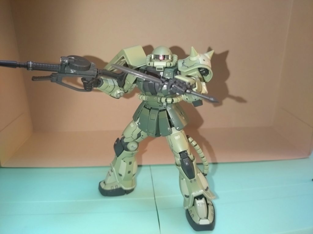 カッコいいので我が家のザクII小隊に加えていきます。