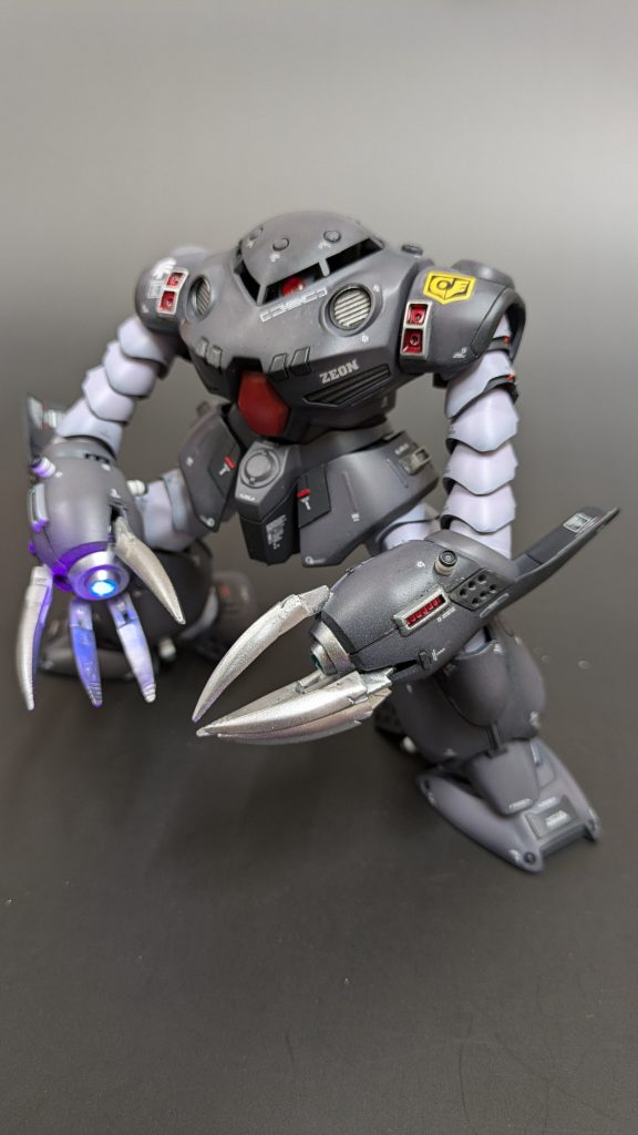 やっぱり異形というかちょっと変な形が好きですが、色々と弄ったら思ったよりも動かなくなって、動いても格好がつかなく、難しくしてしまいました。 そろそろ爪に飽きてきたので次はガンダム系か、シャア系のMS改造にチャレンジしようかと思います。作ったことないけど最後までご覧頂いてありがとうございます