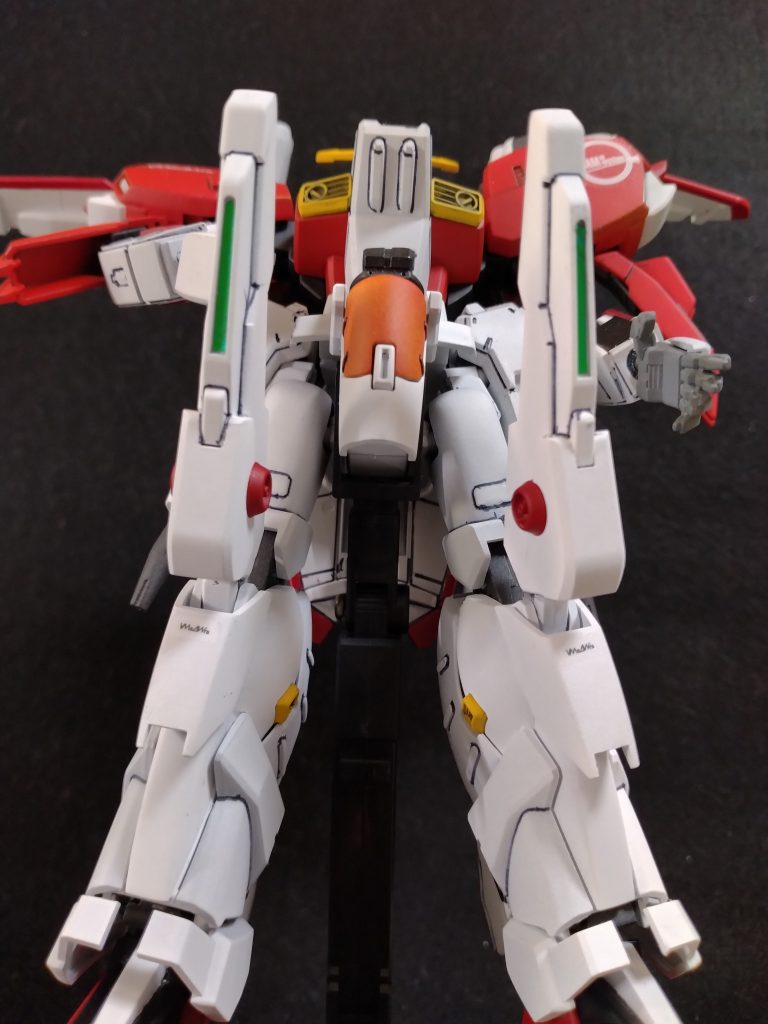 足の太いスネと巨大な膝がかっこいい。膝の凹部には百均のラピーテープを貼りました 