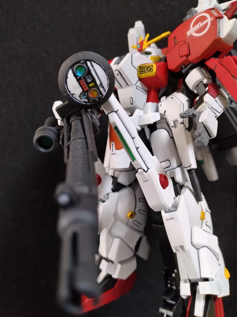 ビームスマートガンはちょっとだけ塗り分けてみました。またレドームのセンサーには、百均のラピーテープを細かく貼り付けました。