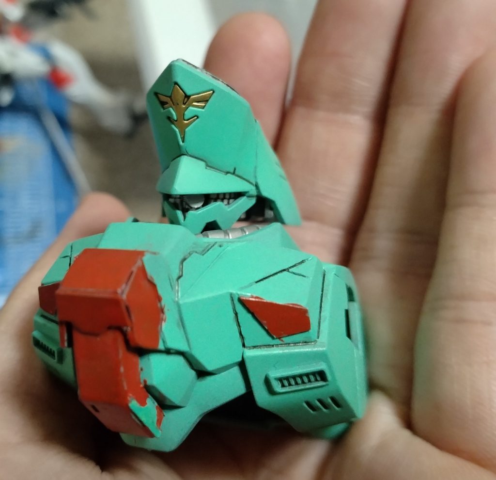 この時点で「あれ？これジェガンカラーじゃね？」クェスの髪の色からジェガンカラーに