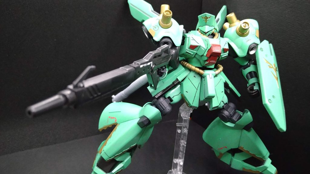 カラーリングは偶然ジェガンカラーハサウェイにトラウマを植え付けたいがためクェスの髪を彷彿させるカラーリングにしたらジェガンカラーになった。なんでさ。