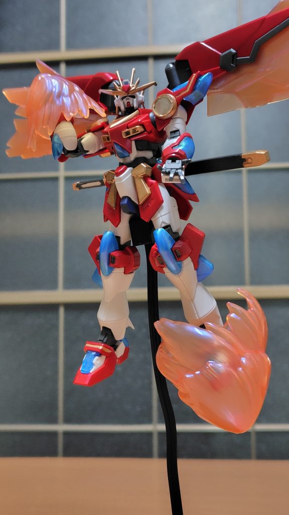 手足に炎のエフェクトパーツ付属でダイナミックな格闘シーンも再現です。