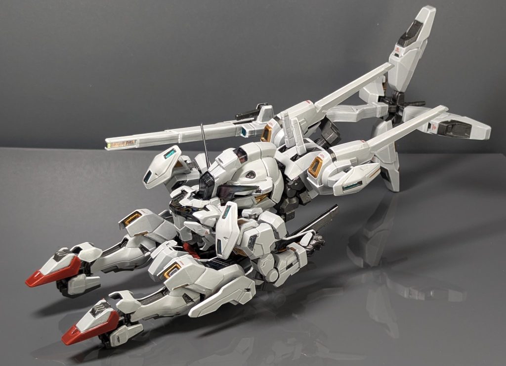 オリジナルのビークル形態に変形可能です。水星の作業用ビークル、という設定です。