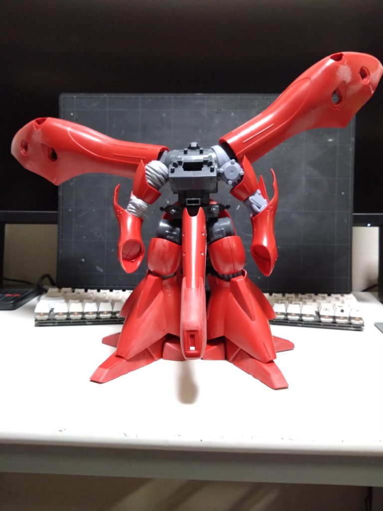 関節部分は3Dプリントして自作してます。右側：自作、左側：ノーマル