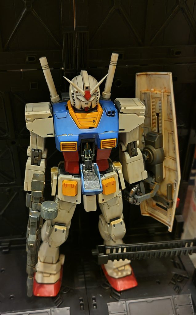 １００円ショップの台座もなかなかいい感じです。これも塗装してませんけど…