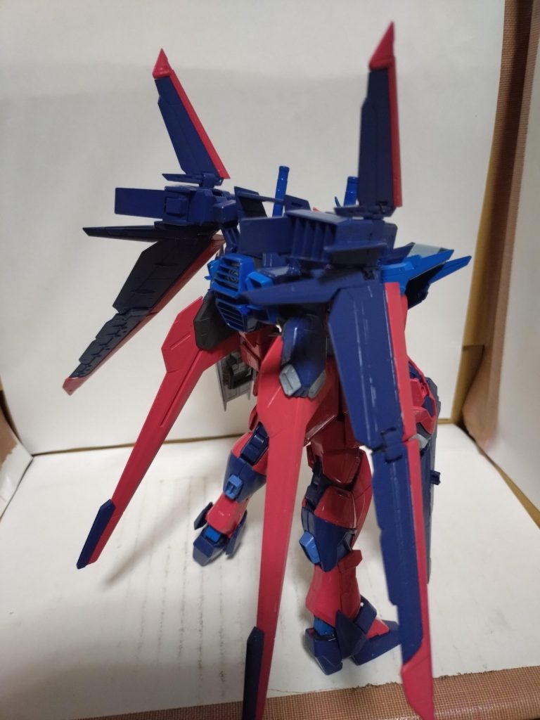 好き勝手塗装して、自分だけのオリジナルガンダムを作れるのも、ガンプラの醍醐味とでも言いますかね。