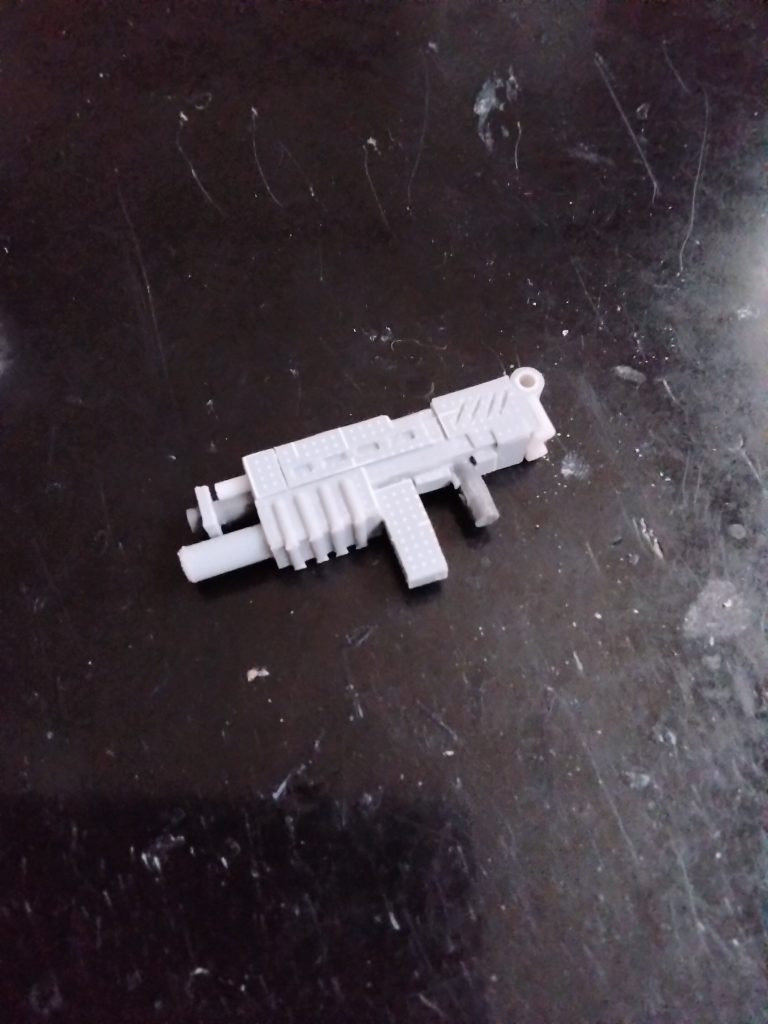 MMP-80マシンガン。SDサイズに転用できる物がなかったので、プラ材工作で作ってみました。サイズはあまり大きくなりすぎないように、キットのザクマシンガンくらいのサイズを目指して作ってみました。