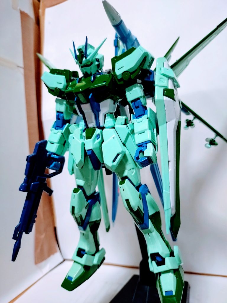 ストライクオオトリ装備は、ブルー、グレー、ピンクに続いて4作目。全部並べて撮影したいけど、スペースが無いので諦めました。塗装の技術力が無いのであれですが、最後まで見て頂いてありがとうございました＼(^o^)／