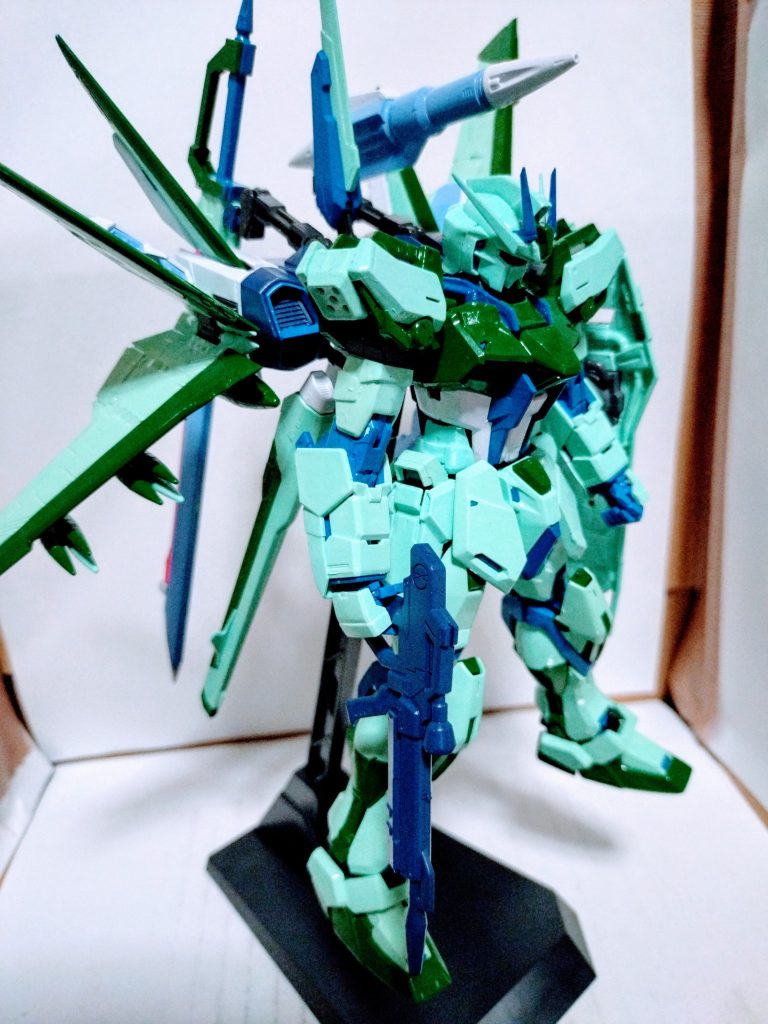 今回は明るめのグリーンなので、ホワイトも取り入れて、全体的に明るくしてみました。