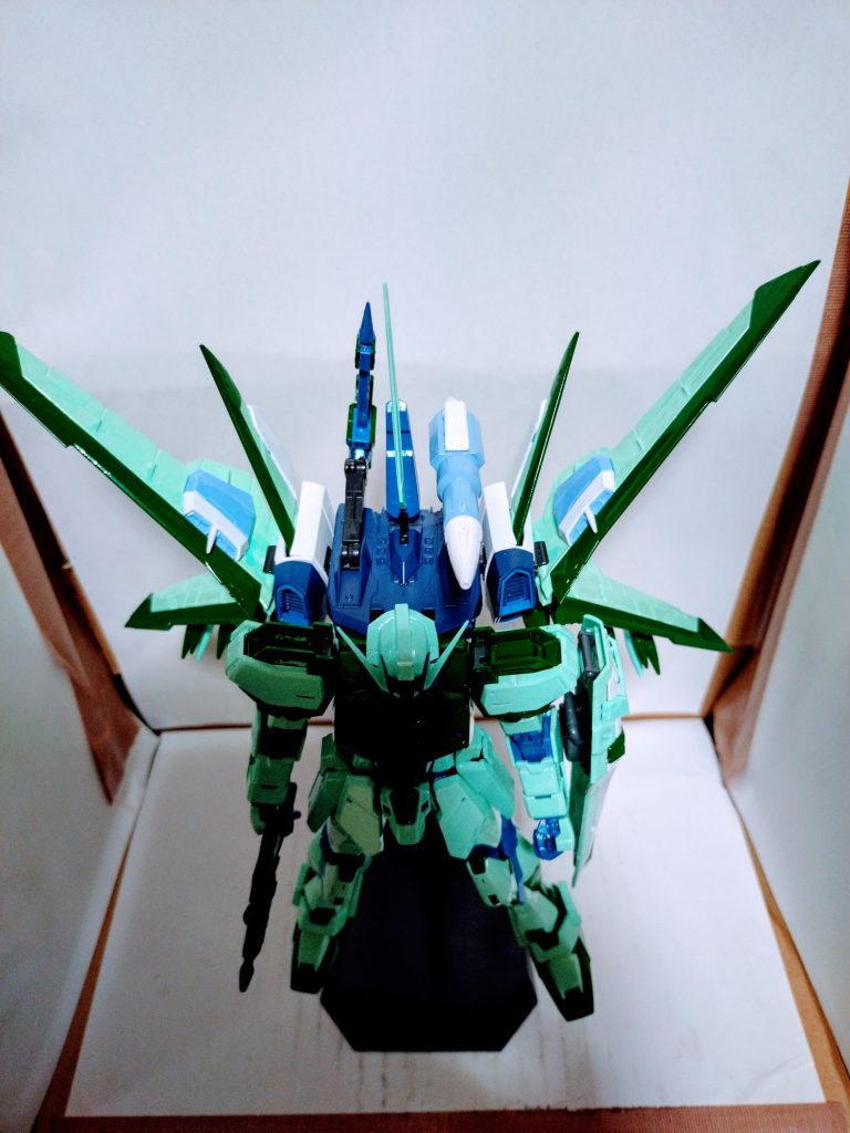 ソードストライクブルーも使って、カラフル？なストライクガンダムをイメージ。