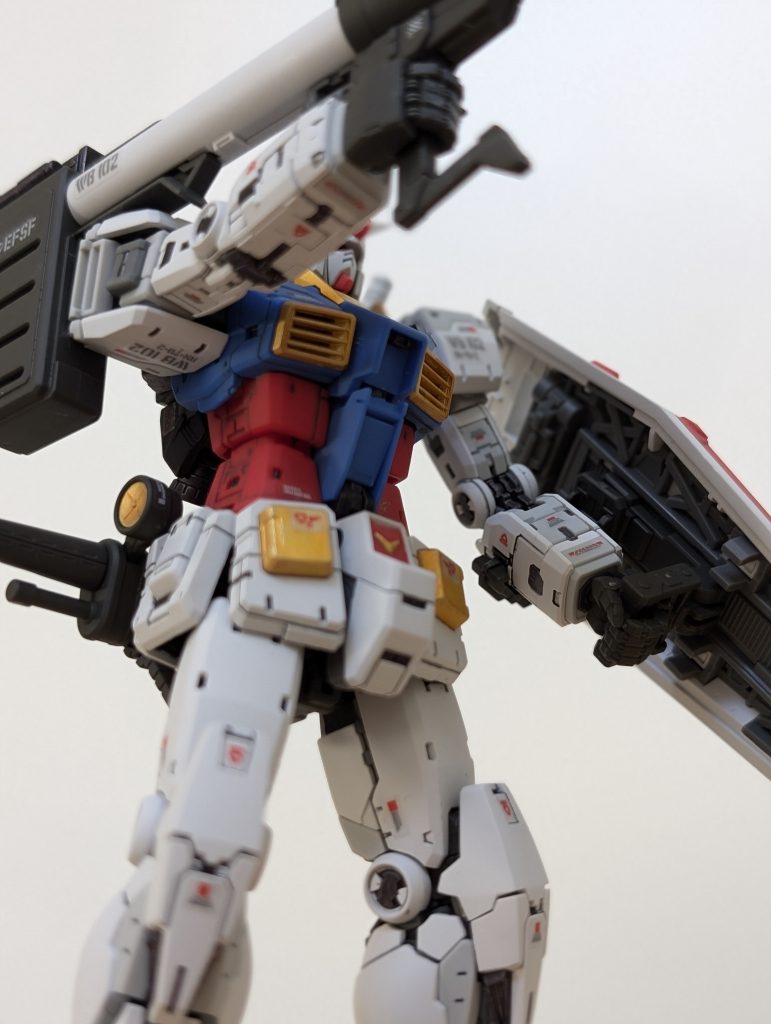 素組でこのカッコ良さ。ガンプラってこんなにも進化していたんですね。びっくりしました。