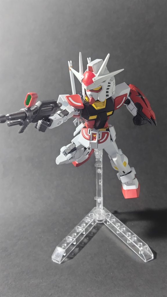 取説のポーズで缶スプレーのガンダムホワイトと細かい部品は筆塗りで