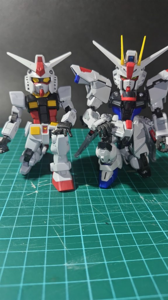 ショルダーアーマーは頭のデカさに合うようにプラ板を貼ってボリュームアップしてます。