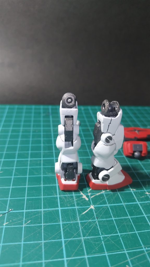 太ももパーツはSDクロスシルエットシリーズのSDフレームから肩関節パーツを流用して太ももの可動を良くしてます。