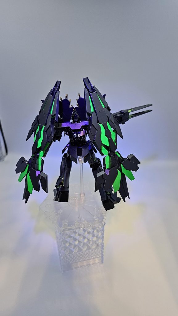 本体はメタリックグリーンで光りませんがせめてと思いDEは光ります。