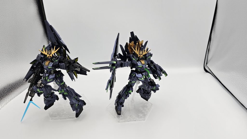 残りを装備したバンシィと一緒に