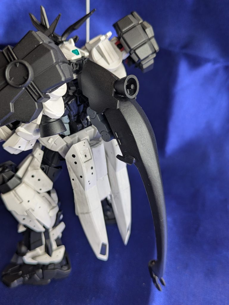 キュベレイの頭部を長い髪の毛風に取り付けています。これを頭部前方に持っていく事が可能で・・・・