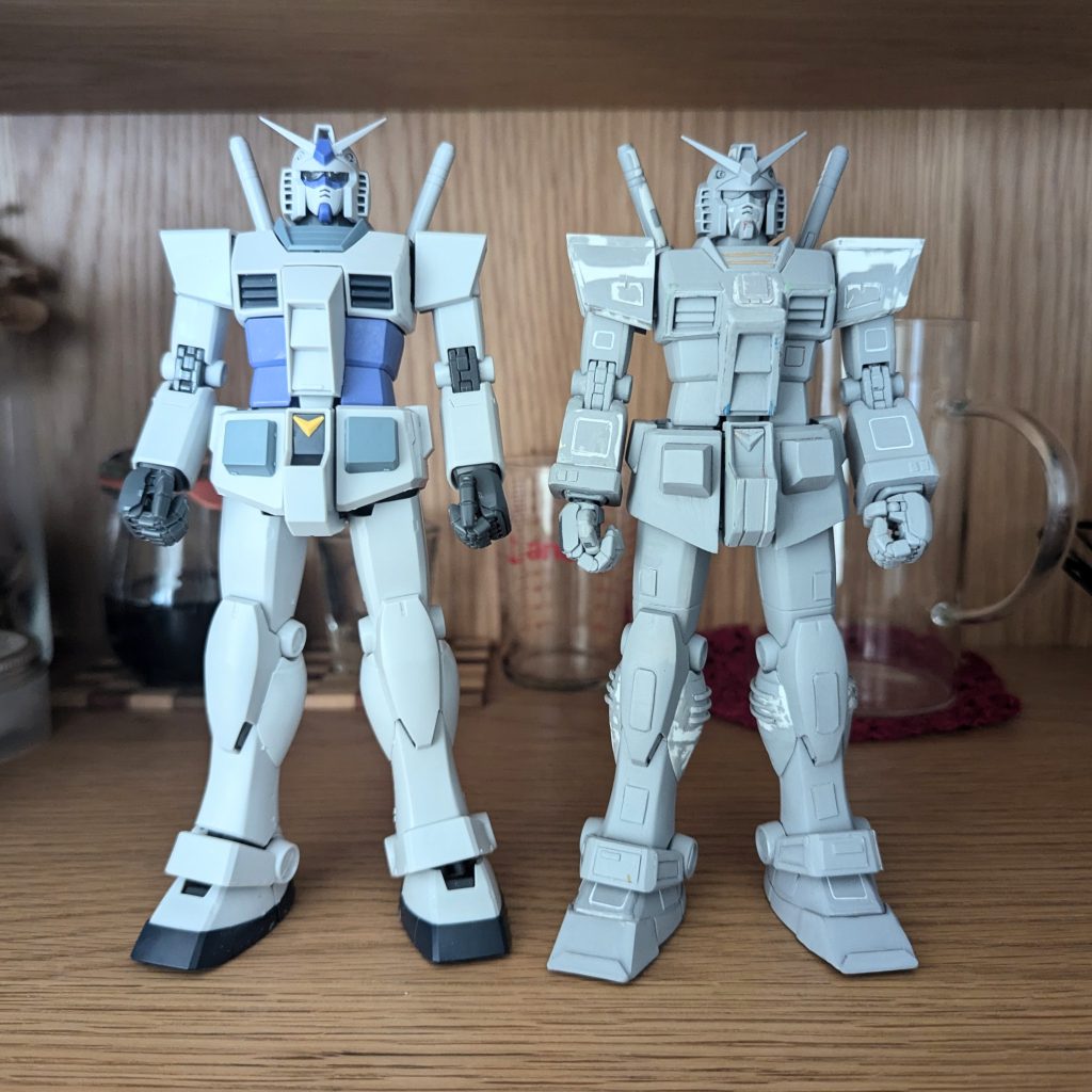 自分が比較したいがために、もう一体買ってきました。基本的には大河原さんのイラストを参考にしました。脚は大分短くしてます。肩アーマー、ヘリウムコア、スカート、腕などを太らせて頑丈なイメージに出来たところが特に気に入ってます。