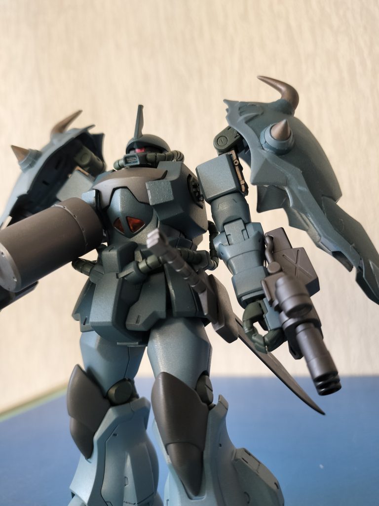 手持ちのガトリングは長さを間違えてしまいヘンな持ち方になってます。